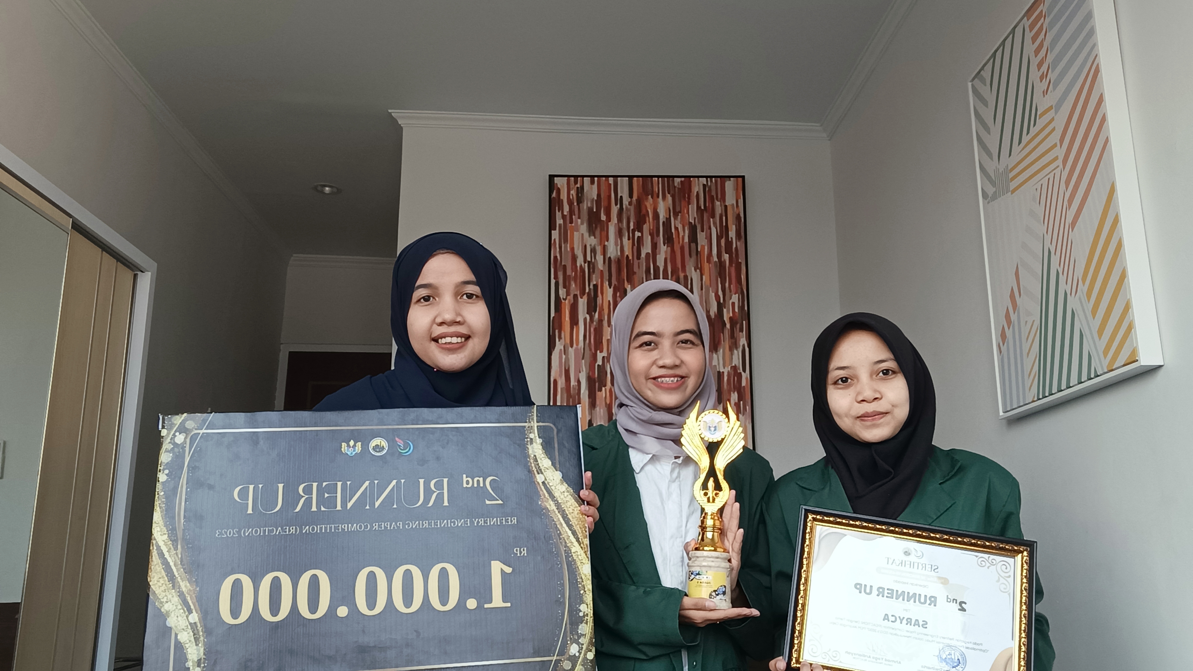 Read more about the article Mahasiswa Kimia UNJ Meraih Juara 3 Lomba Karya Tulis Ilmiah, Teknologi, dan Inovasi (LKTTI)  dalam Kegiatan REACTION